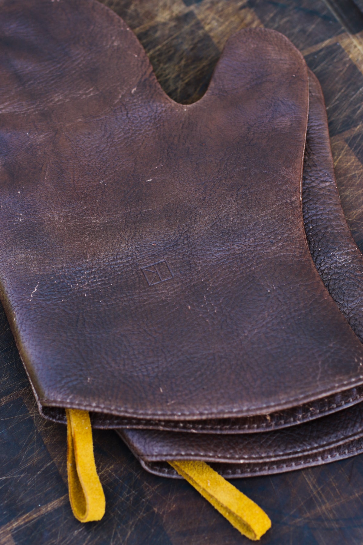 Leather oven mitts in English Walnut